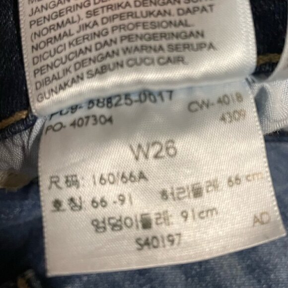 LEVI’S 724 HIGH RISE STRAIGHT DISTRESSED RAW HEM JEANS - Picture 10 of 10